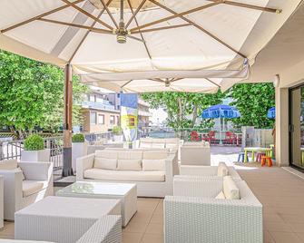 Hotel Metropolitan - Bellaria-Igea Marina - Patio