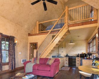 Fox Creek Cabin in the Woods - Victor - Huiskamer