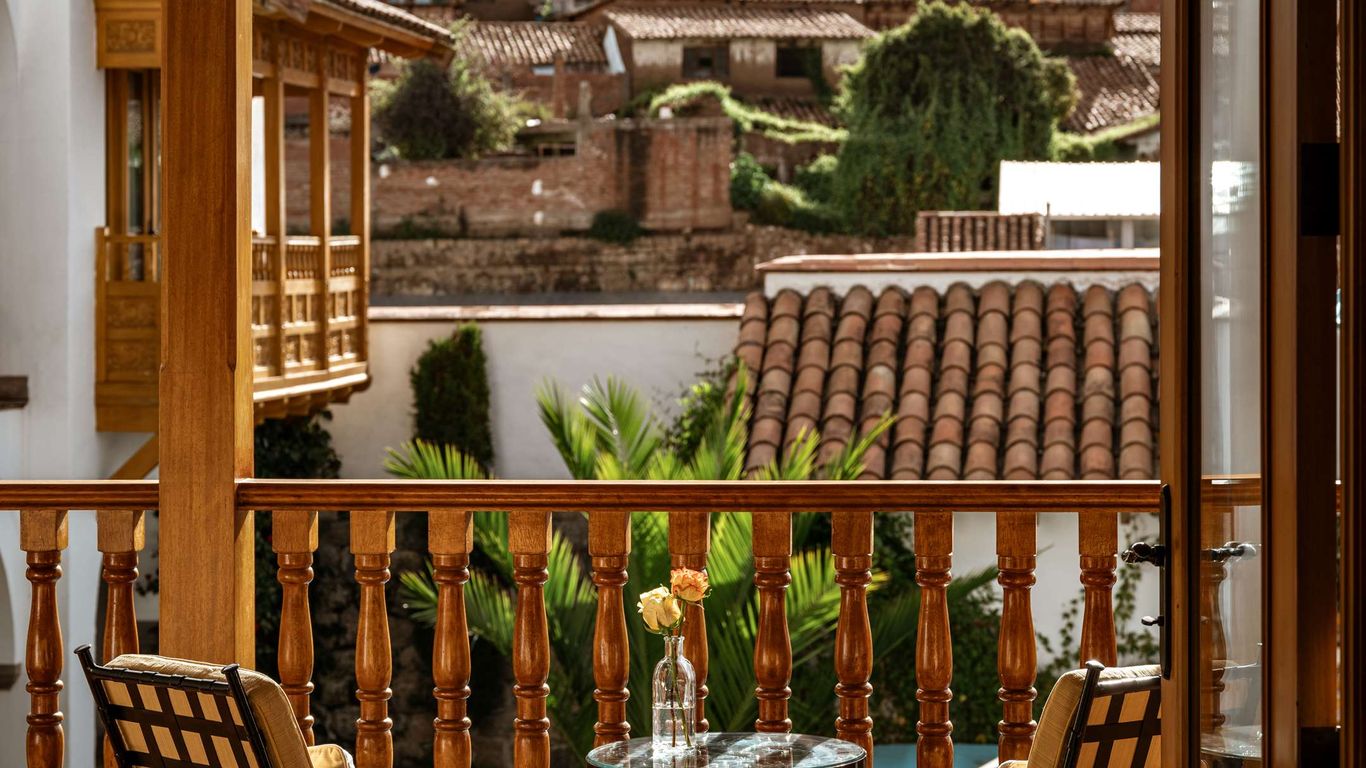 بالاثيو ناثاريناس، إيه بلموند هوتل، كوسكو