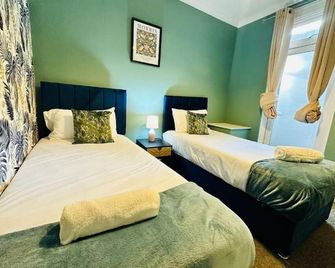 Brighton City Centre Seafront 3 Bedroom Flat Bn137alit - Brighton - Habitación