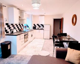 Crystal Suite 2 -free private parking - North Shields - Kitchen