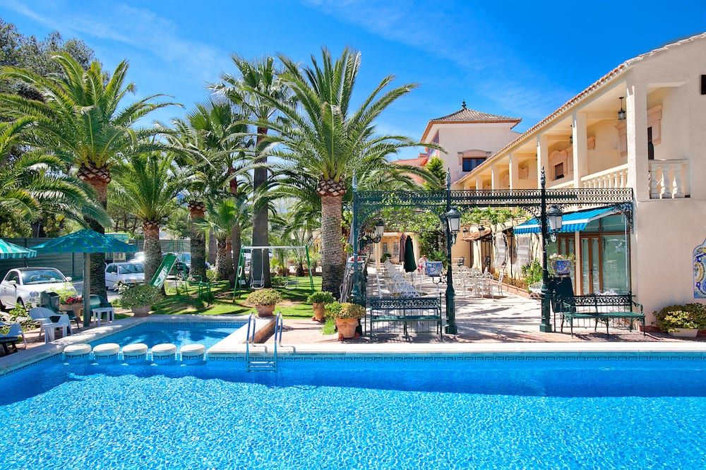 هوتل روزا - دينايا - حوض السباحة