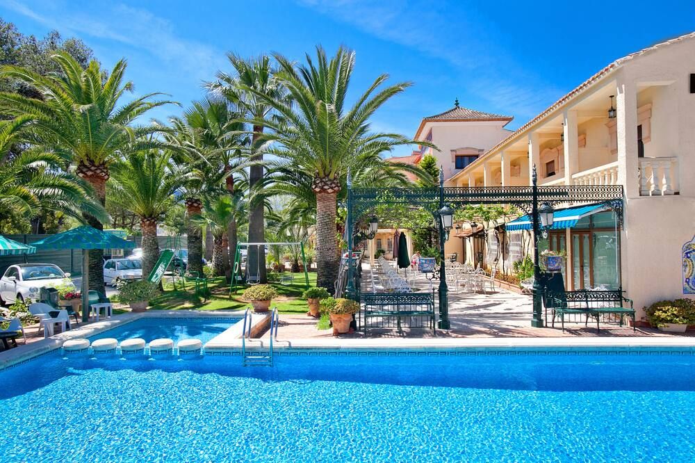 هوتل روزا - دينايا - حوض السباحة