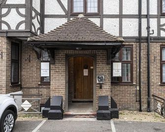 Barrington Lodge - Crawley