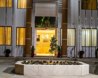 صن سيت هوتل - Nouakchott - مبنى