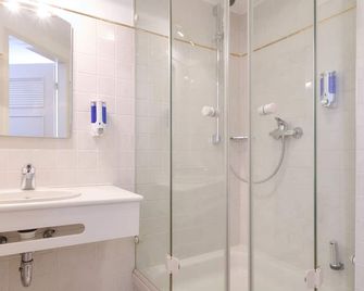 Tafernwirtschaft Hotel Schönbrunn - Landshut - Bathroom