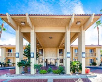 La Quinta Inn by Wyndham Tucson East - טוסון - בניין
