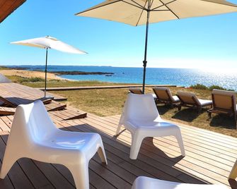 Large house overlooking the beach with 180 ° ocean views. - La Turballe - Patio