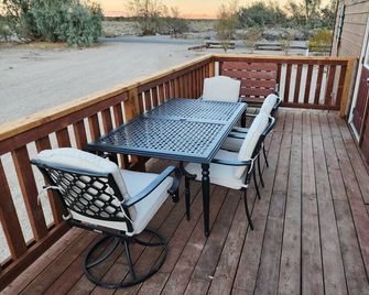 Dark Sky Cabin on 10 Acres Near Death Valley - Amargosa Valley - Balcony