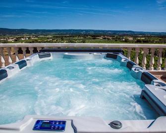 Château de Valloubière - Gignac - Piscina