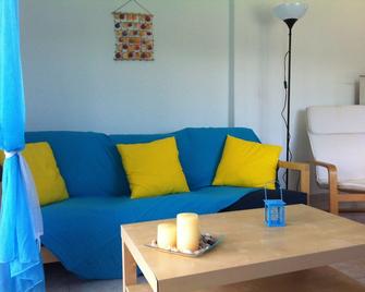 1 Bedroom Apartment 50 sq.m. - Salonikiou - Sala de estar