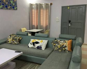 ريزيدنس ماري هاوس - كوتونو - غرفة معيشة