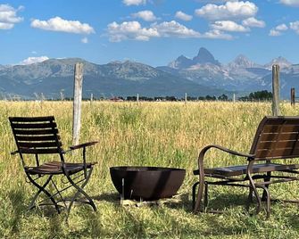 Teton View Studio - Hidden Gem near Yellowstone - Tetonia - Hàng hiên