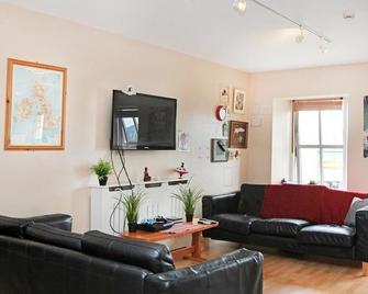 Highland Backpackers Inverness Hostel - Inverness - Living room