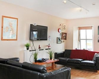 Highland Backpackers Inverness Hostel - אינברנס - סלון