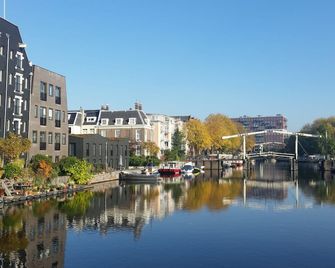 Central & Quiet Canal Apartment - Amsterdam - Näkymät ulkona