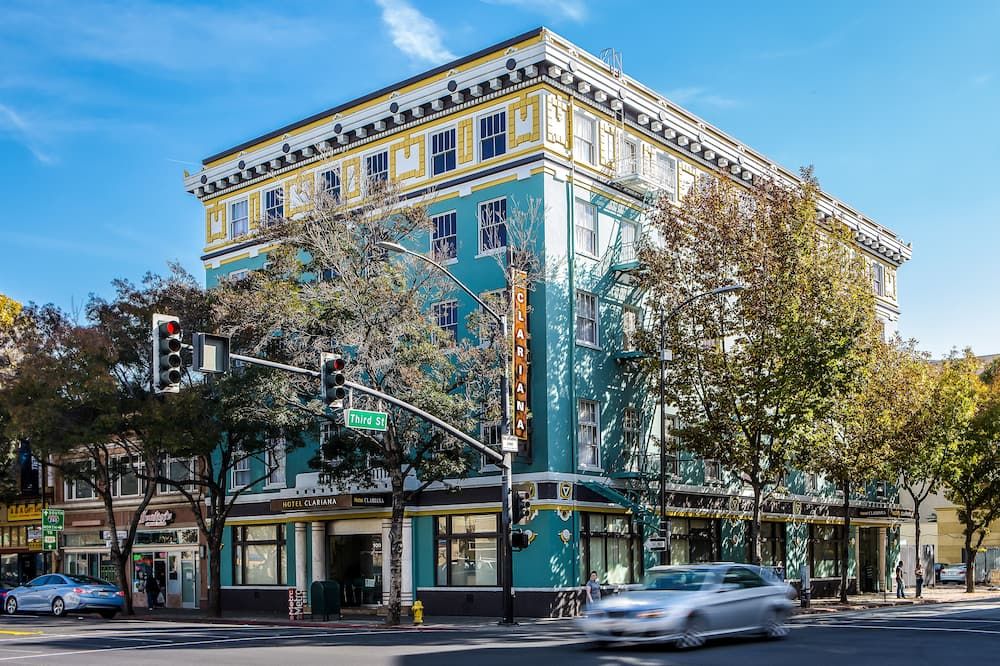 Building view of Hotel Clariana