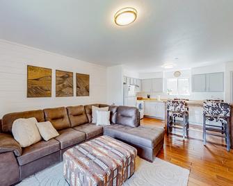 Olive Avenue Retreat - Sandpoint - Living room