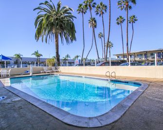 موتل 6 سان دييجو أيربورت - هاربور - سان دييغو - حوض السباحة