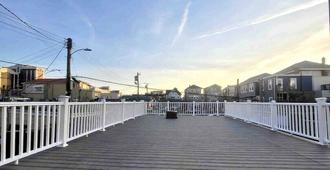 Close to the Beach & Casino! Free Parking Sleeps 5 - Atlantic City - Outdoor view