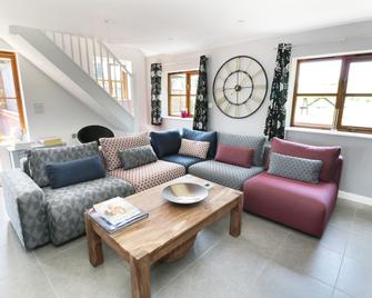 Woodstock Lodge - Malvern - Living room