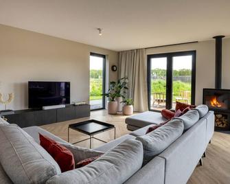 Beautiful villa with spacious garden - Sint Nicolaasga - Living room