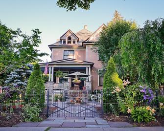 La Belle Auberge - Wellsboro - Building