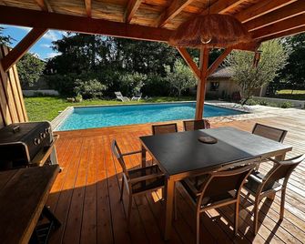 House with swimming pool on the edge of the Arcachon basin. - Biganos - Piscine