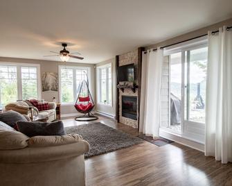Chalet le Summum du Bonheur with spa - Saint-Côme - Living room