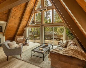 Cozy A Frame Cabin, Bass Lake, Ca-Acorn Falls - Bass Lake - Living room