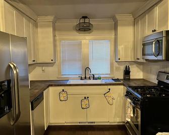Very Welcoming - East Stroudsburg - Kitchen