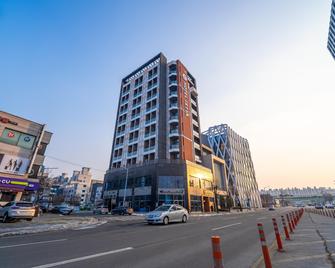 Hotel Istia - Chuncheon - Building