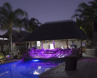 Aan die Oewer Guest House - Graaff Reinet - Pool