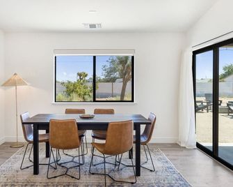 Yucca Mesa House - Modern Desert Chic home - Yucca Valley - Eetruimte