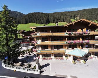 سبورت هوتل كيرشر - Tux - مبنى