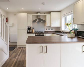 Shore View - Grange-over-Sands - Kitchen