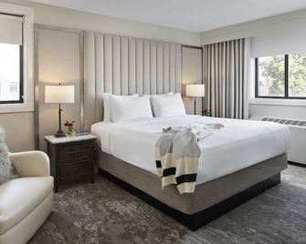 3 Stylish Group Getaway Near DC’s Must-See National Museum Attractions - Washington, D.C. - Bedroom
