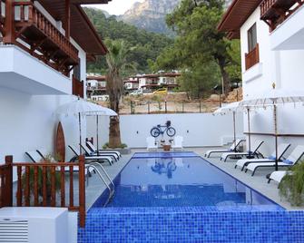 Alp Suites Pinehill - Akyaka - Pool