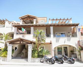 Hotel Regina Simius - Villasimius - Gebouw