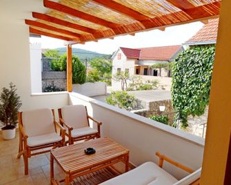House Lara - Vrboska - Balcony