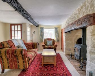 Smugglers Cottage, Pet Friendly, Character Holiday Cottage In Beer - Beer - Living room