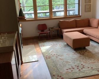 Modern Condo in the Heart of the Pearl District - Portland - Living room