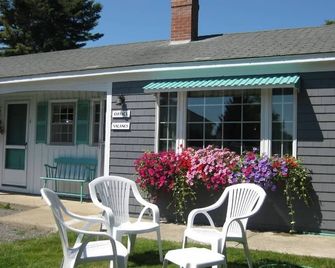 Mid-Town Motel - Boothbay Harbor - Patio