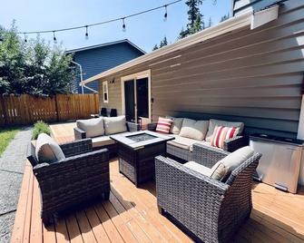 Private Deluxe Suite! Prime Location: MS, Redmond, Bellevue, lakes, shops,Costco - Bellevue - Patio