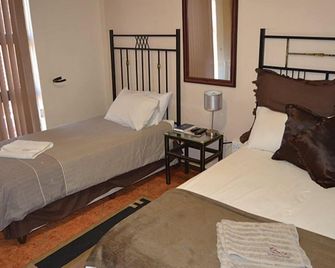 Esme's Guest House - Upington - Ložnice