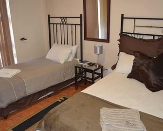 Esme's Guest House - Upington - Slaapkamer