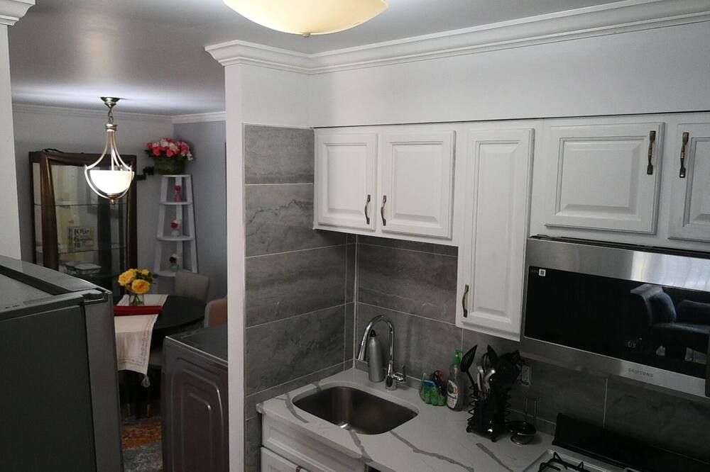 Charming 2-bedroom apartment in Brooklyn. Close to Gateway Mall & 10 min to JFK. - ברוקלין - מטבח