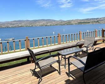 Lakeside Waterfront Condo: On Lake Chelan, Wifi, Easy Lake Access - Chelan - Balkon