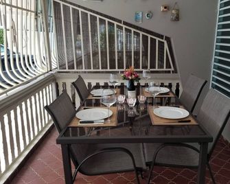 Charming 3-bedroom House Steps From Luquillo Beach - Luquillo - Балкон