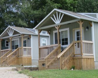 Cozy cabin 2 in wonderful Nebraska City with WiFi, AC - Nebraska City - Gebouw